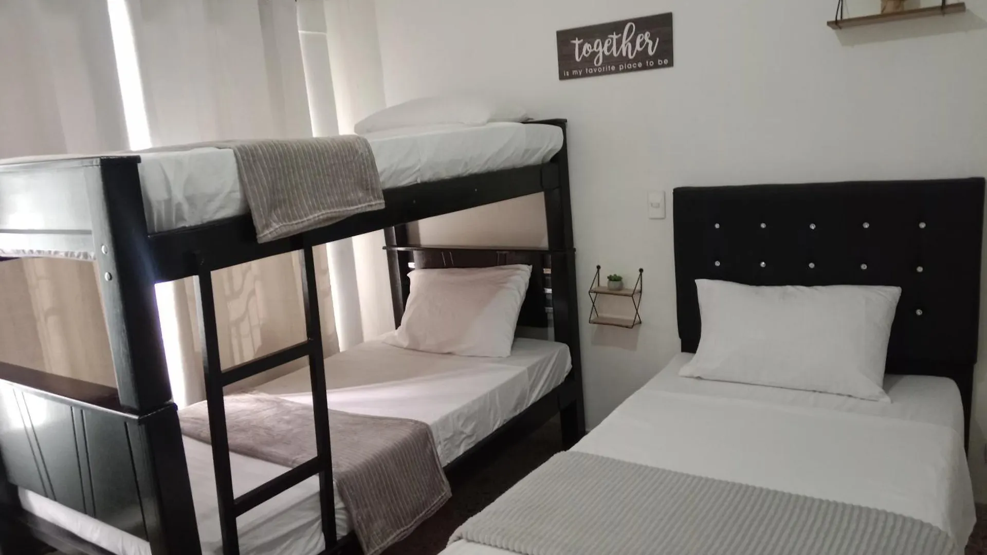 מדיין Casa Hotel Sweet Home Apto De 3 Habitaciones 201 0*,  קולומביה
